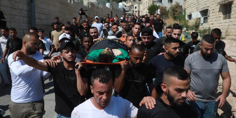 İsrail güçlerinin baskınında ölen Filistinli genç toprağa verildi