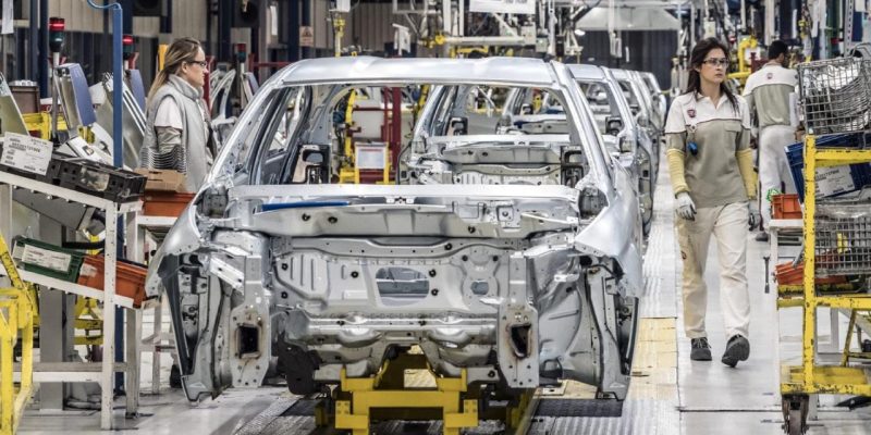 Avrupa'nın en büyük otomobil üreticisi Rusya'dan ayrılıyor