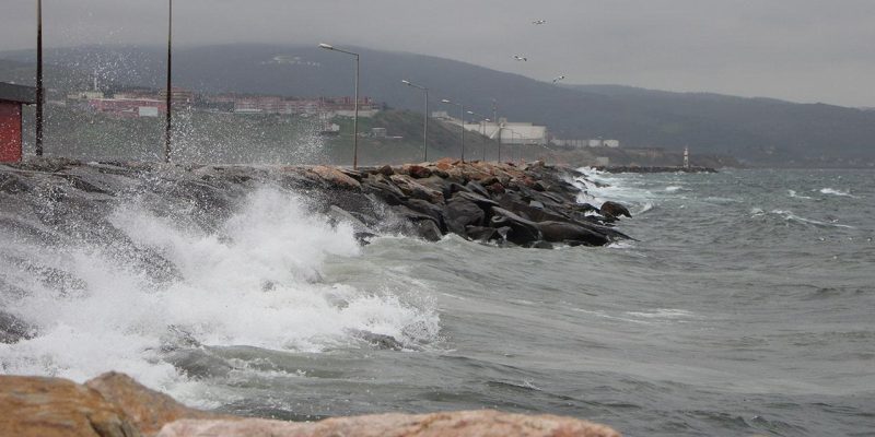 Marmara Denizi'nde rüzgar fırtına şeklinde esecek
