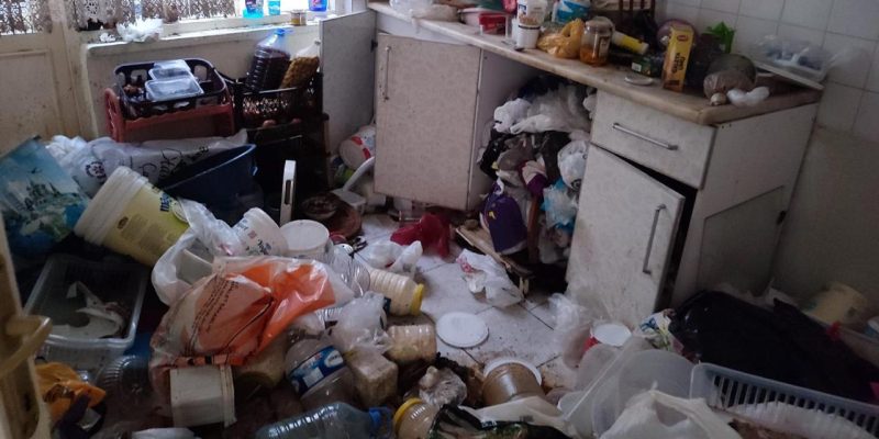 Ankara'da apartman dairesinden 1 kamyonet çöp çıktı