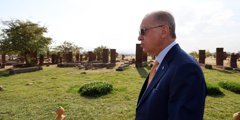 Cumhurbaşkanı Erdoğan, Ahlat'ta Selçuklu mezarlığını ziyaret etti