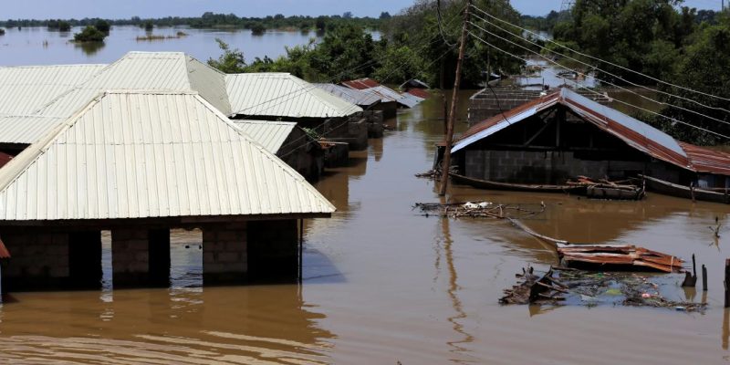 Nijerya'da sel nedeniyle 14 kişi öldü, 8 bin 400 kişi yerinden oldu