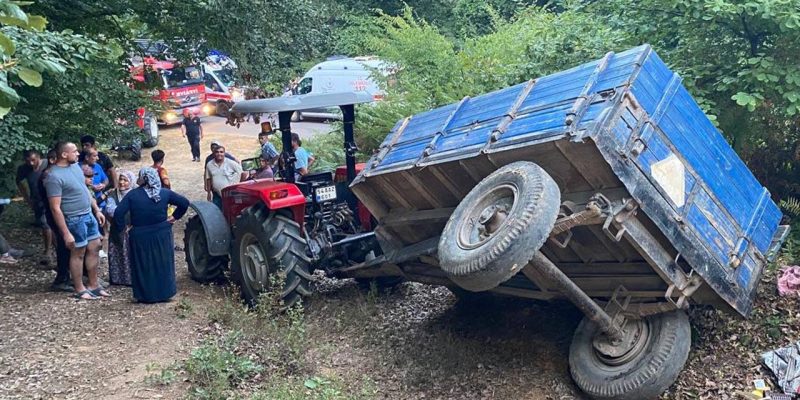 Sakarya'da traktör römorku devrildi: 8 yaralı