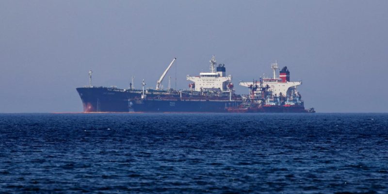 Yunanistan'ın ABD'nin talebiyle alıkoyduğu İran'a ait petrol tankeri ülkesine dönüyor