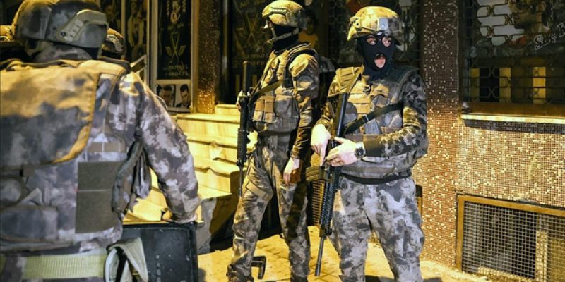 İstanbul'da DEAŞ operasyonunda 16 zanlı yakalandı