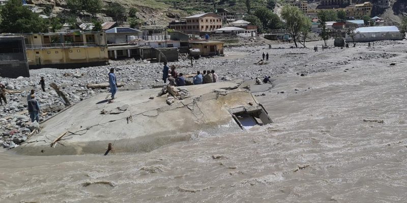 Pakistan'da sel felaketi altyapıya ciddi zarar verdi