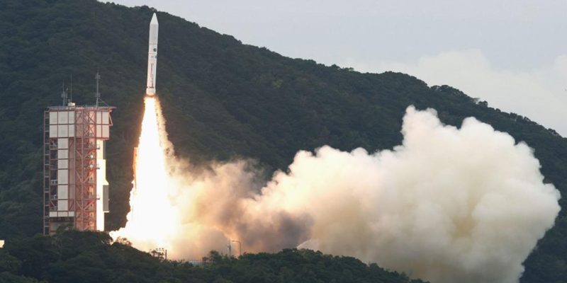 Japonya'nın Epsilon-6 tip roketi kendini imha etti