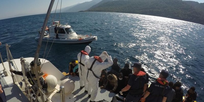 Yunanistan geri itti, 53 düzensiz göçmeni Türkiye kurtardı