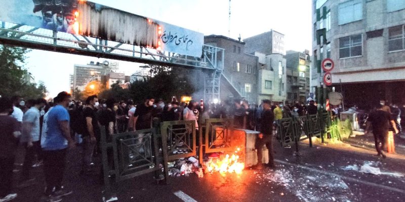 İran'daki üniversitelerde protestolar dün de devam etti