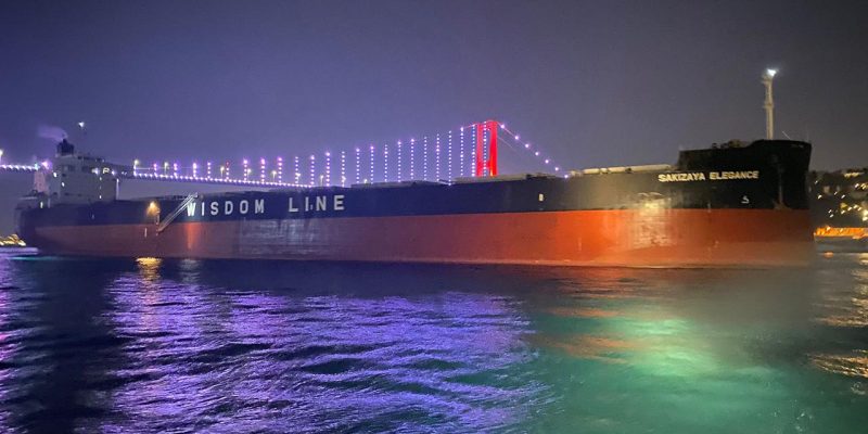 İstanbul Boğazı'nda arızalanan gemi kurtarıldı