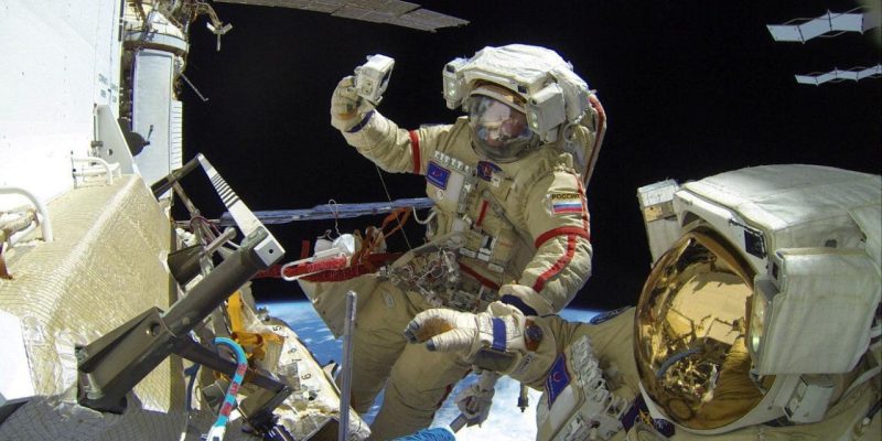 Rus kozmonotlar cuma günü uzay yürüyüşü yapacak